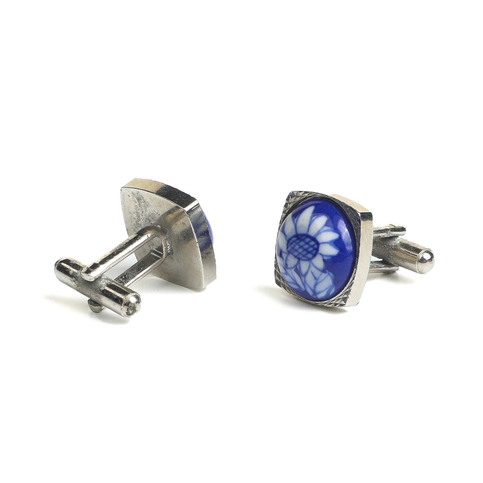 ARTLUMINNA | Japanese Vintage Blue-White Ceramic Daisy Cufflinks